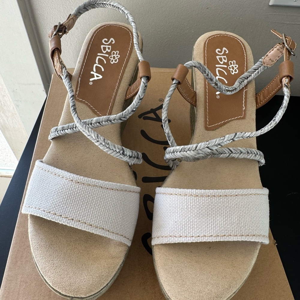 Buckle Women's White and Tan Sandals